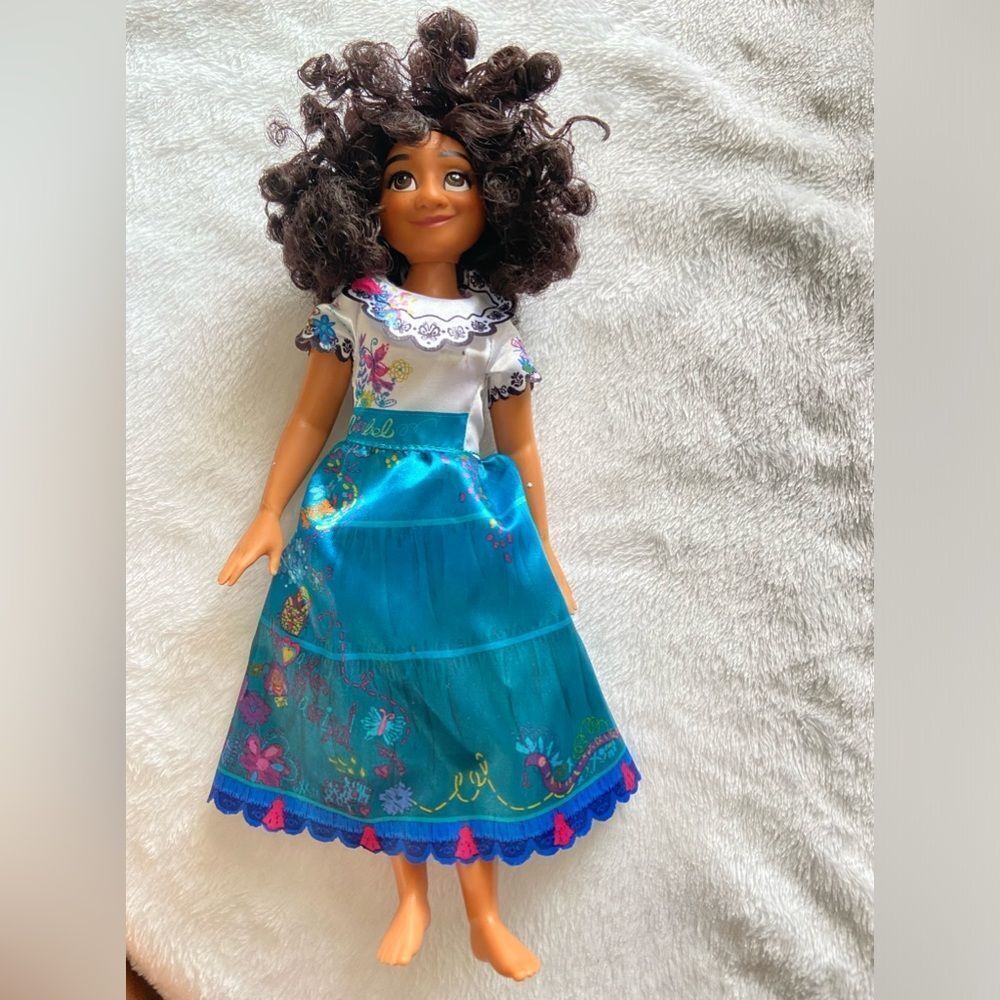 Disney Encanto Mirabel Hispanic Latina Curly Hair Doll Figure Smile